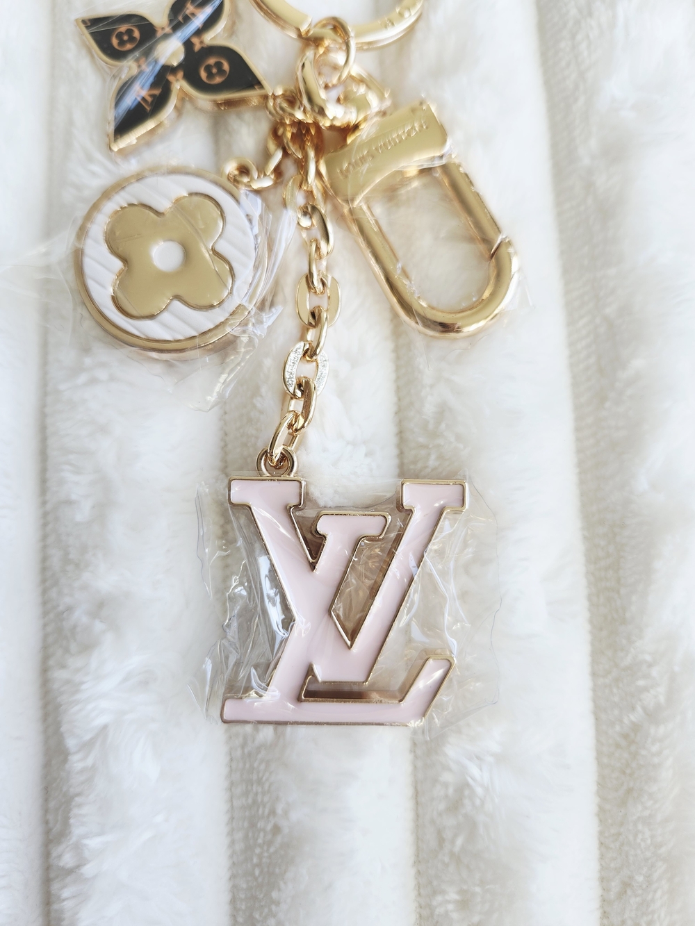 Louis Vuitton Fleur de Monogram Bag Charm Keychain Pink LV NWT - Picture 3 of 5